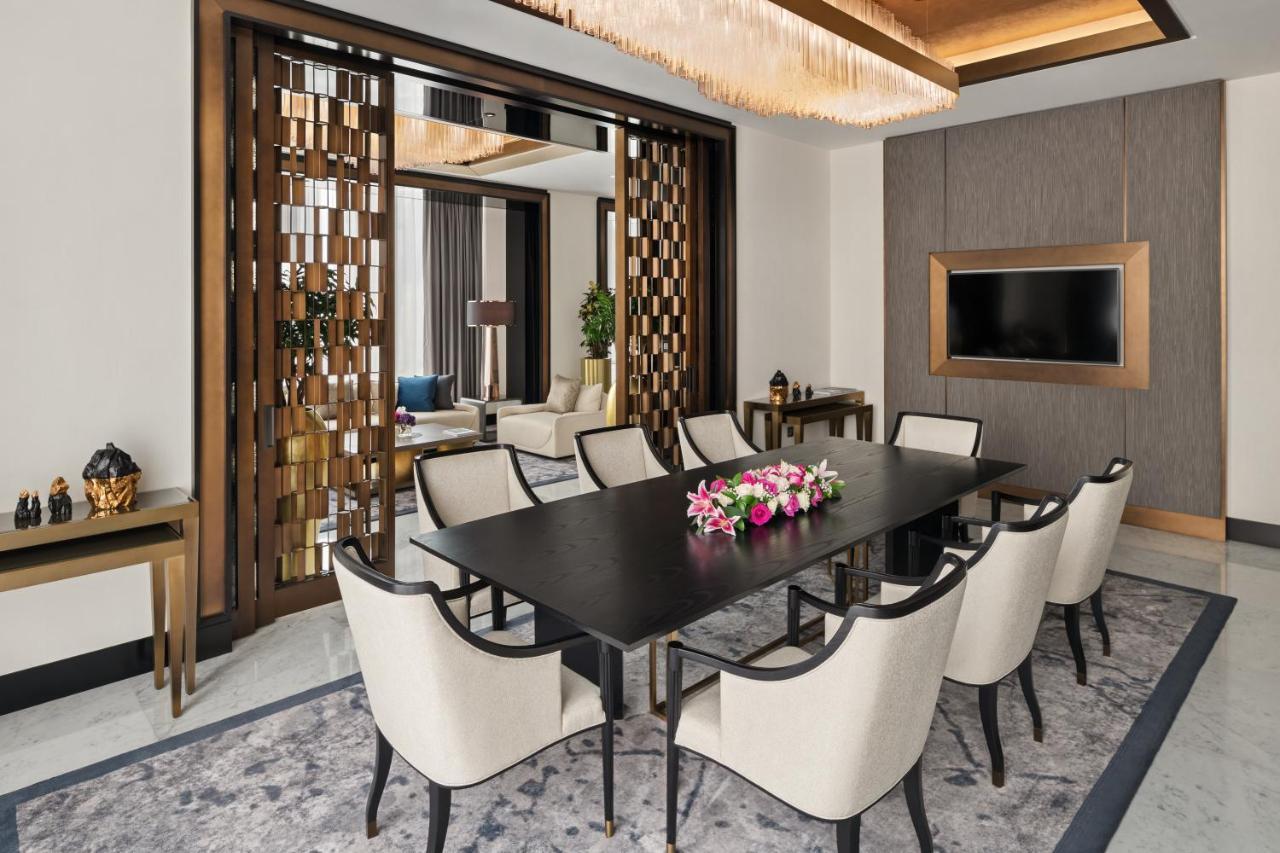 Taj Jumeirah Lakes Towers 5* دبي