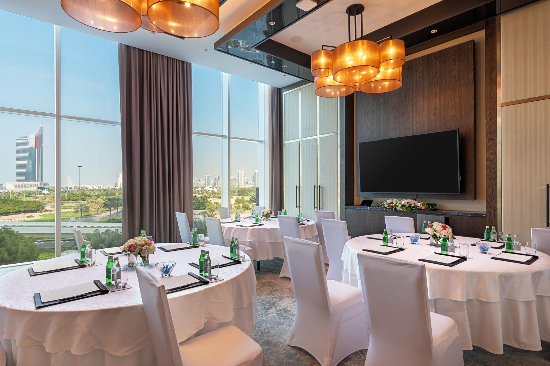 فندق Taj Jumeirah Lakes Towers دبي