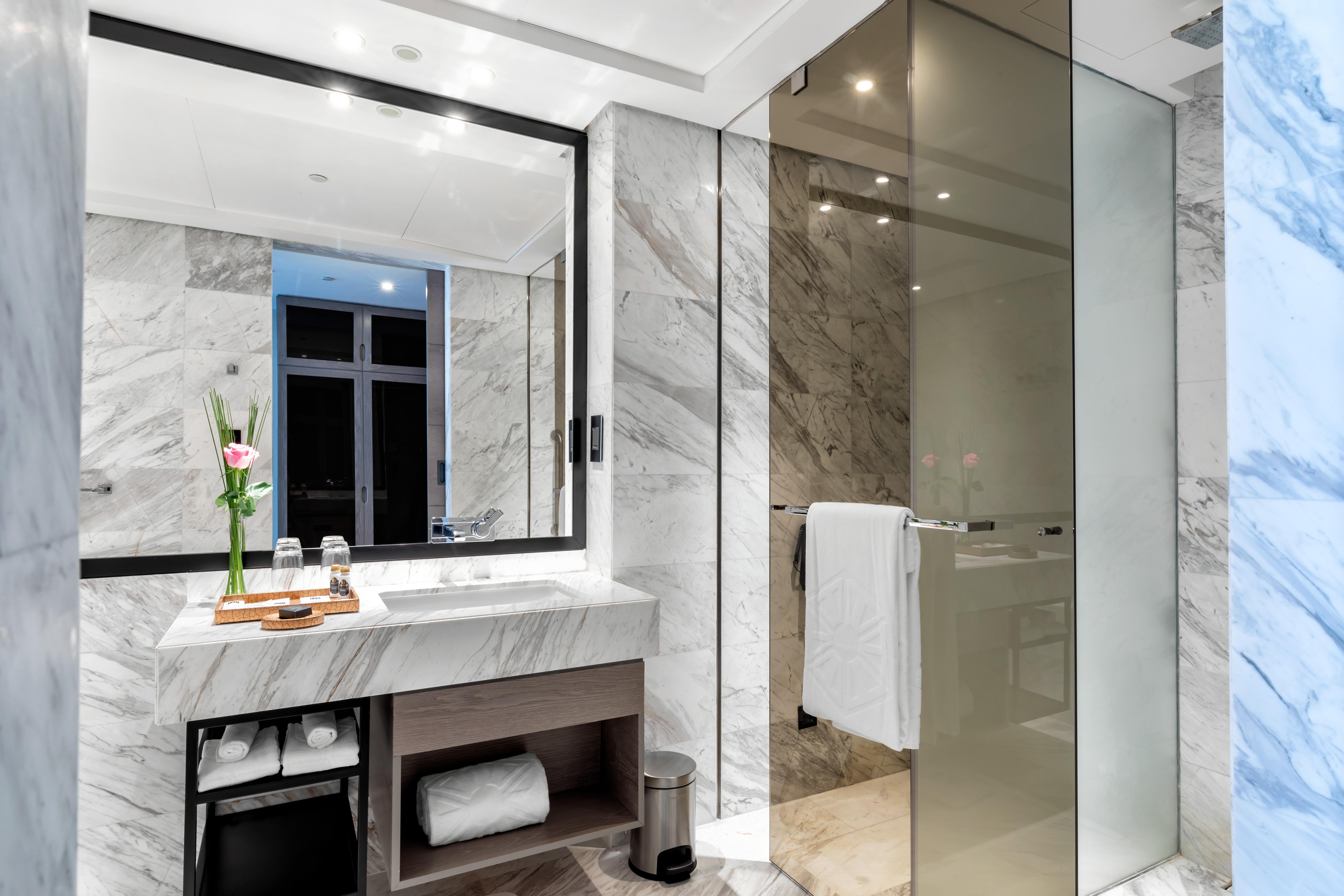 Taj Jumeirah Lakes Towers فندق دبي